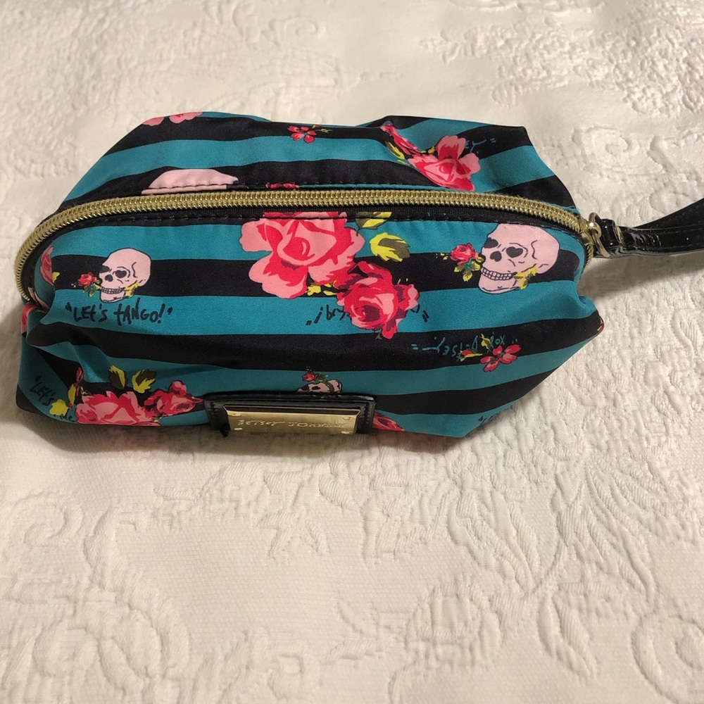 💕SOLD💕Betsey Johnson Makeup Wristlet Bag